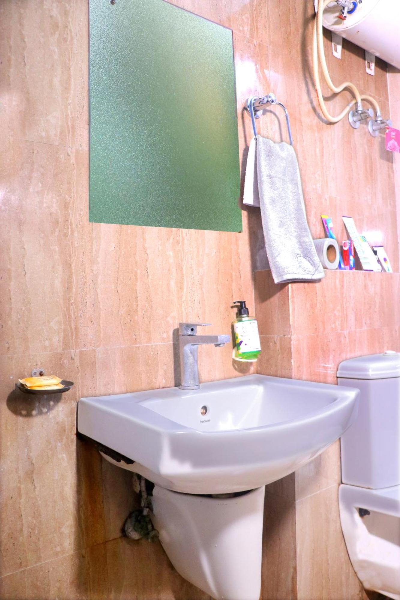 Hotel Panache Матура Екстериор снимка