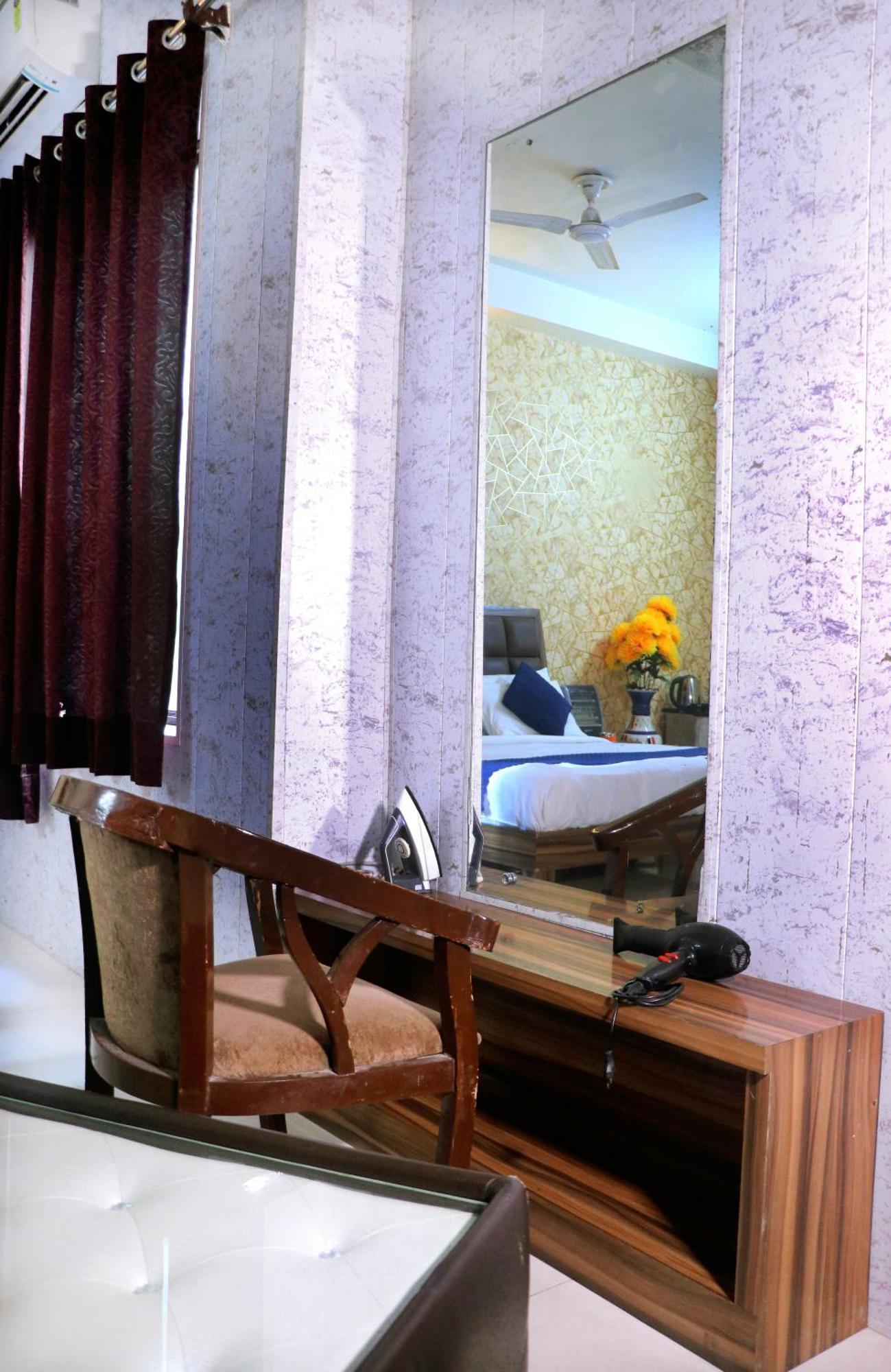 Hotel Panache Матура Екстериор снимка