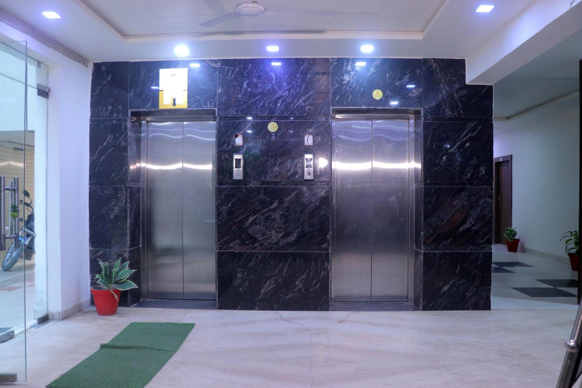 Hotel Panache Матура Екстериор снимка
