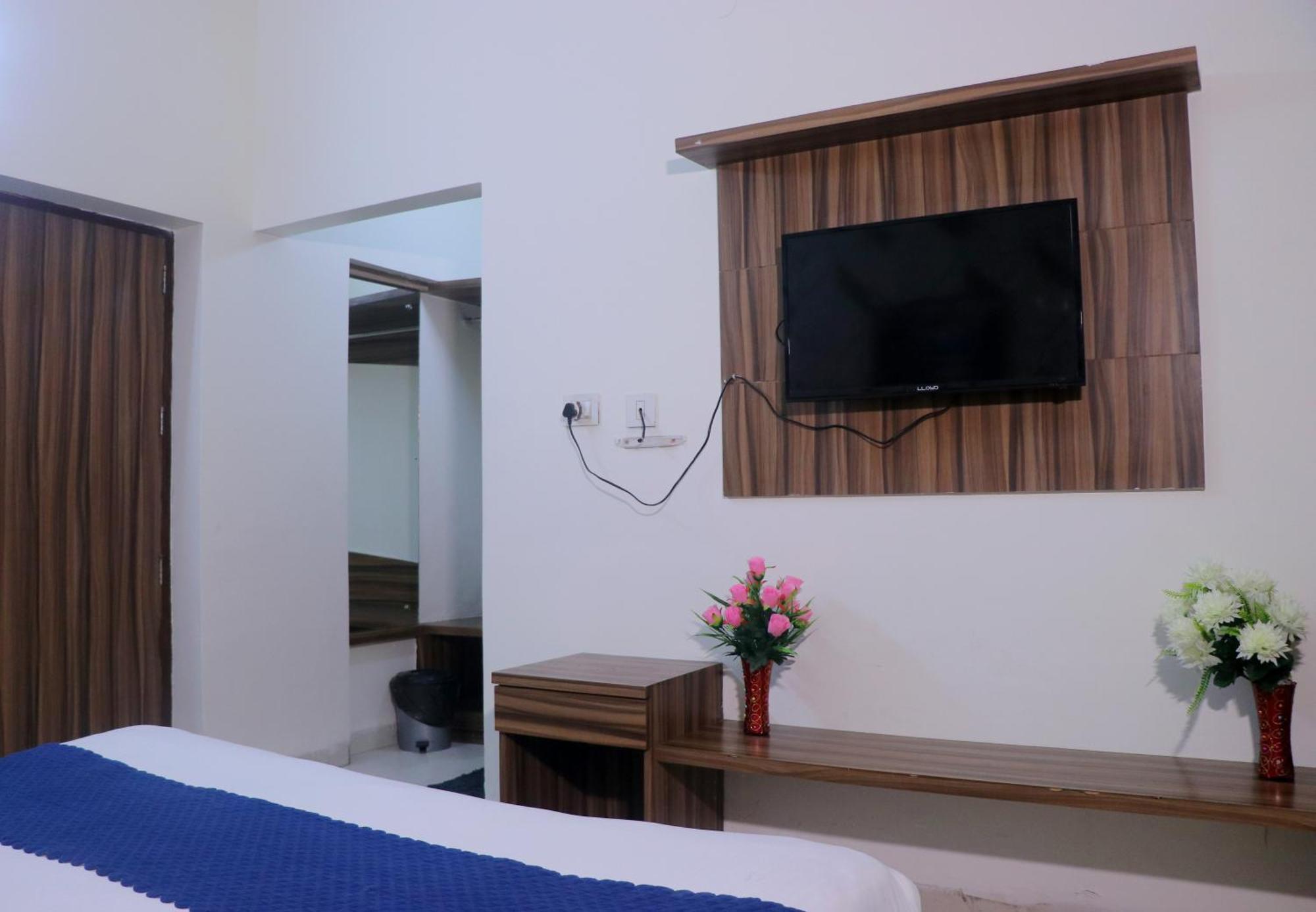 Hotel Panache Матура Екстериор снимка