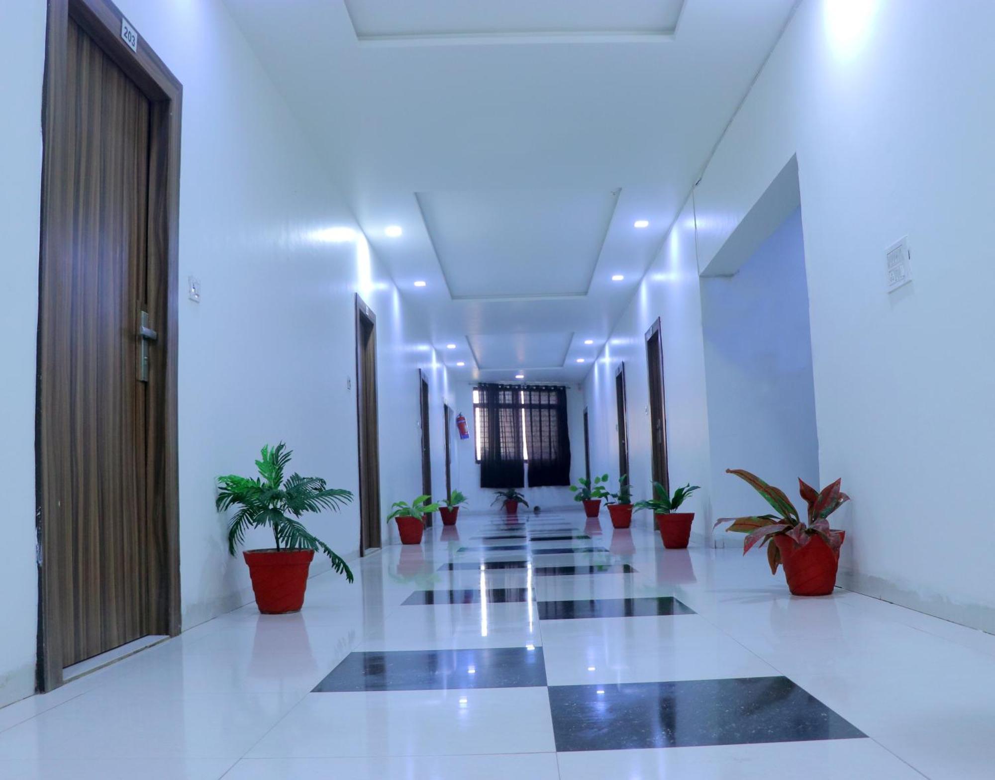 Hotel Panache Матура Екстериор снимка
