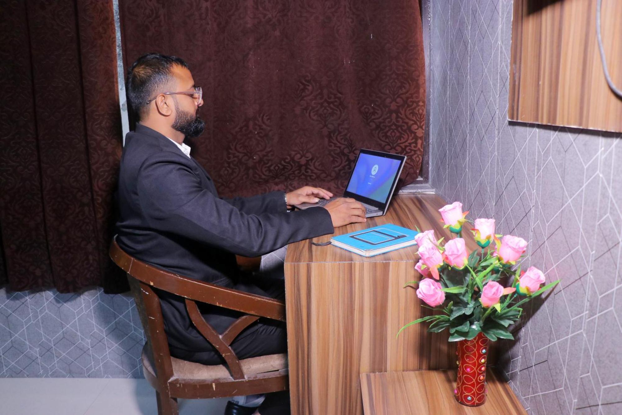 Hotel Panache Матура Екстериор снимка