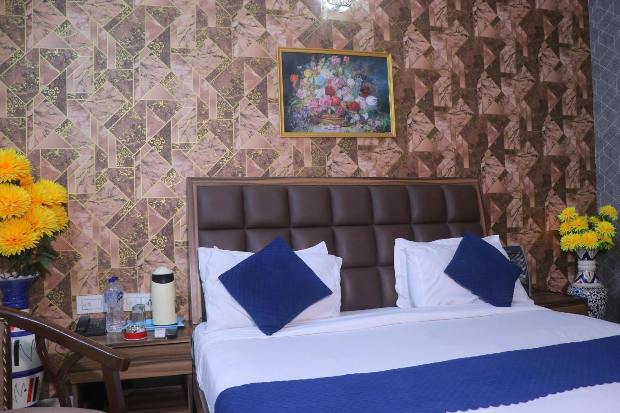 Hotel Panache Матура Екстериор снимка