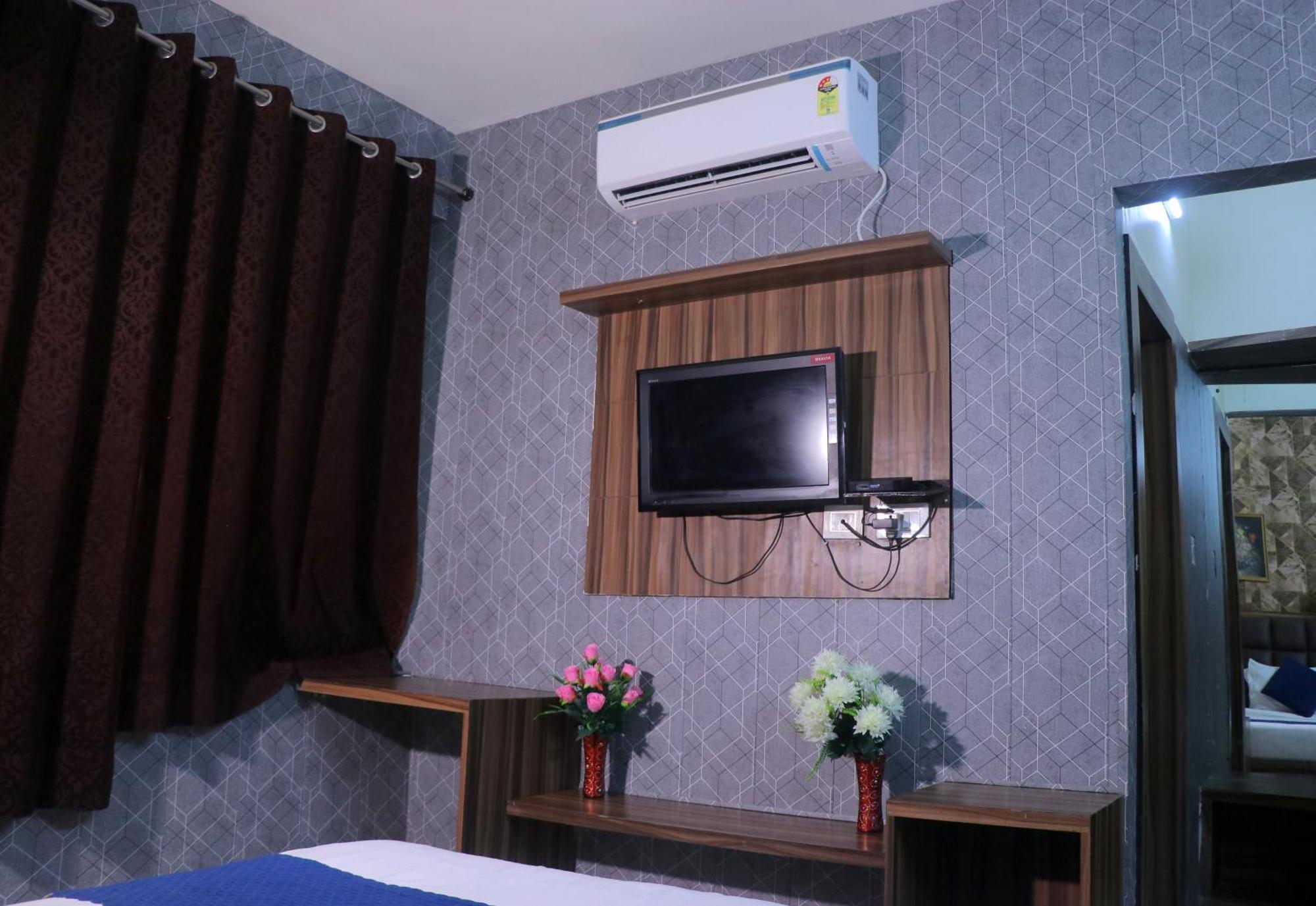 Hotel Panache Матура Екстериор снимка