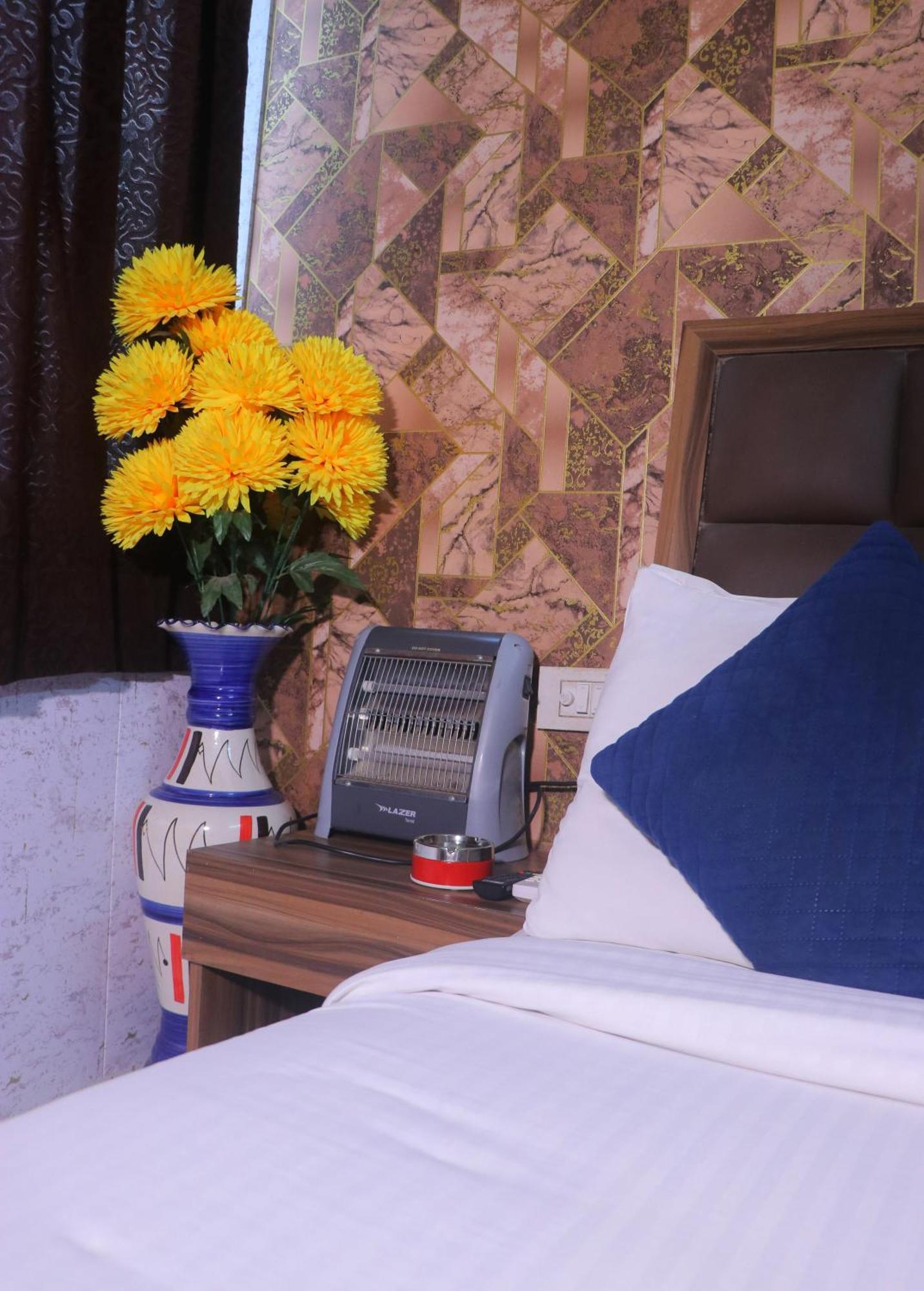 Hotel Panache Матура Екстериор снимка