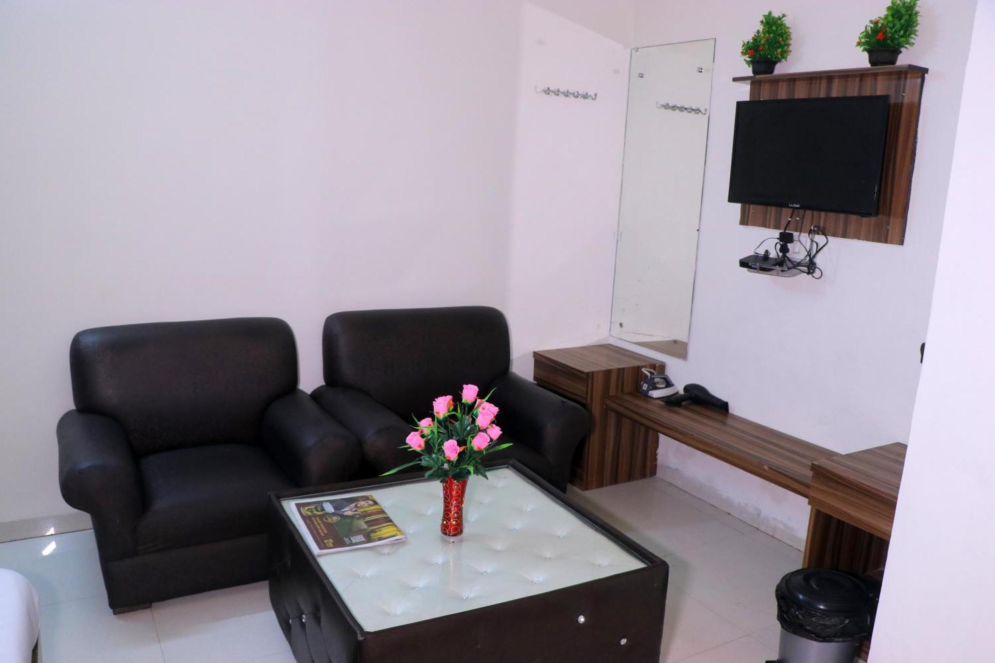 Hotel Panache Матура Екстериор снимка