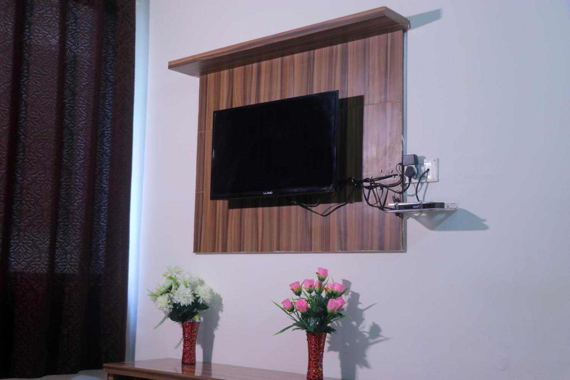 Hotel Panache Матура Екстериор снимка